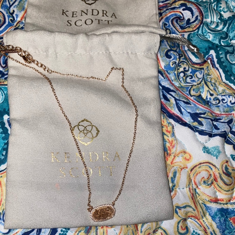 Kendra Scott necklace